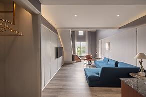 Lakeshore Hotel