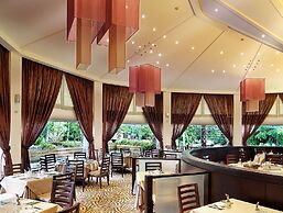 Lakeshore Hotel