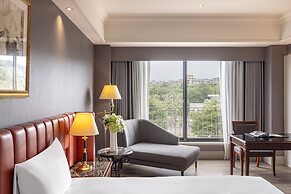 Lakeshore Hotel