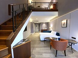 Lakeshore Hotel