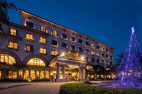 Lakeshore Hotel