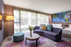 Lakeshore Hotel