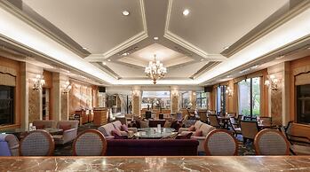 Lakeshore Hotel