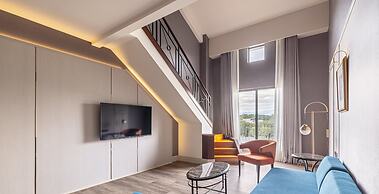 Lakeshore Hotel
