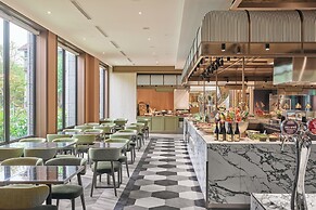 Lakeshore Hotel
