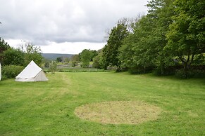 Sweetbriar Cottage B&B and Camping