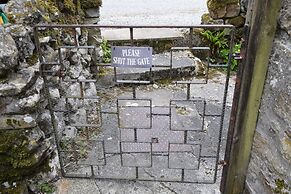 Sweetbriar Cottage B&B and Camping