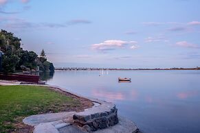 Harbour View Motel and Water Front Apartments