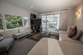 Harbour View Motel and Water Front Apartments
