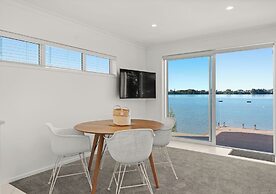 Harbour View Motel and Water Front Apartments