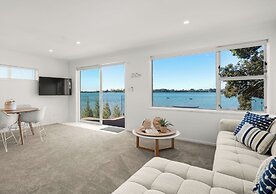 Harbour View Motel and Water Front Apartments