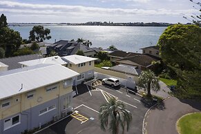 Harbour View Motel and Water Front Apartments