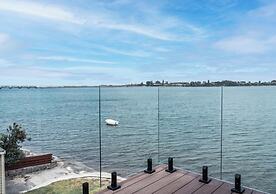 Harbour View Motel and Water Front Apartments