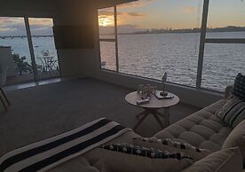 Harbour View Motel and Water Front Apartments