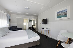 Harbour View Motel and Water Front Apartments