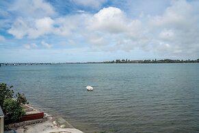 Harbour View Motel and Water Front Apartments