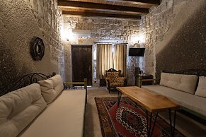 Grand Cave Suites