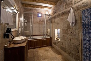 Grand Cave Suites