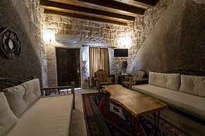 Grand Cave Suites