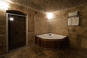 Grand Cave Suites