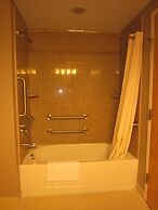 Red Carpet Inn And Suites Monmouth Jtc