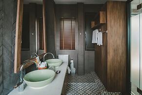 THEE Kashatharn by TH District