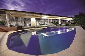 Oaks Middlemount Suites