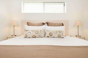 Oaks Middlemount Suites