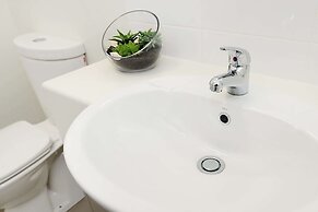 Oaks Middlemount Suites