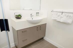 Oaks Middlemount Suites