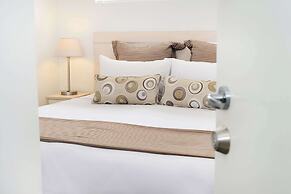 Oaks Middlemount Suites