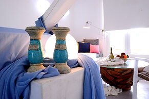 Kouros Home Hotel