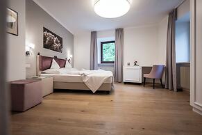 SCHLOSS PLARS Wine & Suites