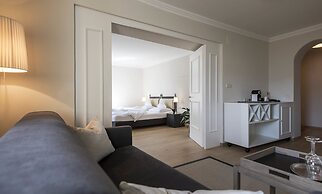 SCHLOSS PLARS Wine & Suites