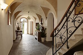 SCHLOSS PLARS Wine & Suites