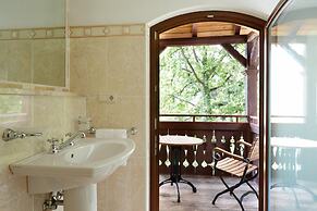 SCHLOSS PLARS Wine & Suites
