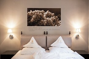 SCHLOSS PLARS Wine & Suites