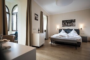 SCHLOSS PLARS Wine & Suites