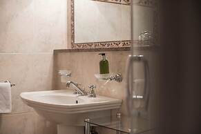 SCHLOSS PLARS Wine & Suites