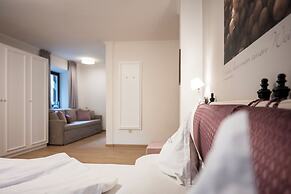 SCHLOSS PLARS Wine & Suites
