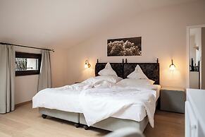 SCHLOSS PLARS Wine & Suites