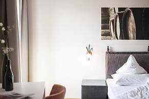 SCHLOSS PLARS Wine & Suites