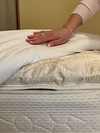 Eremes Rooms & Apartments