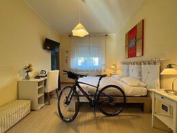 Eremes Rooms & Apartments