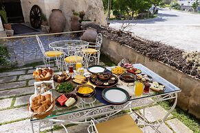 Tafoni Houses Cave Hotel