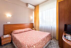 Raduzhny Hotel
