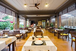 Ayrest Hotel