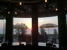 Le Coral Beach Resort and Cafe