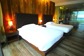 Le Coral Beach Resort and Cafe