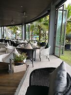 Le Coral Beach Resort and Cafe